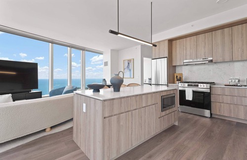 The Loop Apartamento | Luxury Group Escape: Top Amenities, City Views