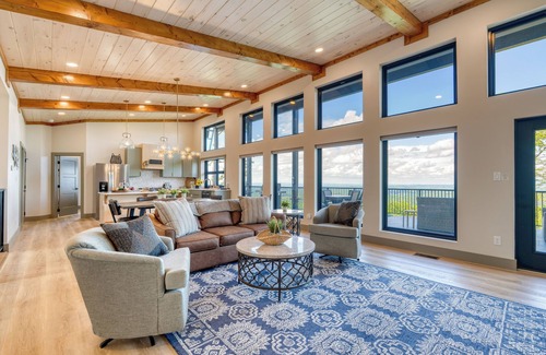 Sevierville Casa | Luxury Group Retreat + Indoor Pool, Arcade & 56-Mile Views | Grand Vista Retreat