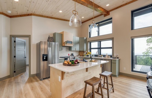 Sevierville Casa | Luxury Group Retreat + Indoor Pool, Arcade & 56-Mile Views | Grand Vista Retreat