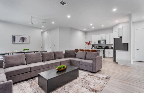 University Hills and Windsor Park Casa | Luxury Combined Homes - Downtown Access - Balcony