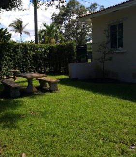 Flagami Casa | LUXURY Guayabita's House