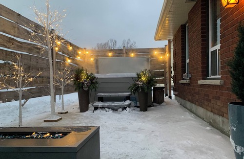 Oro-Medonte Casa | Luxury Guest House With Private Hot Tub and Trails