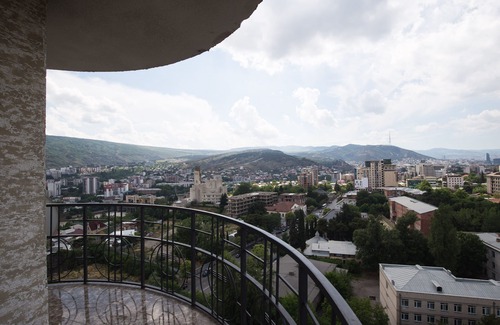 Tbilisi Apartamento | Traje de invitado de lujo cerca del centro / 2King Bed / The View