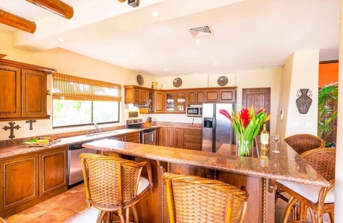 Potrero Casa | Gran villa espaciosa con vista al mar y montaña