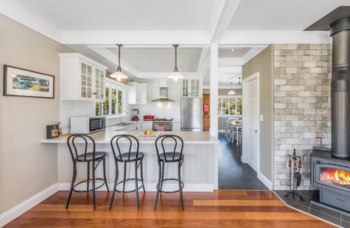 Moreton Bay Region Casa | Luxury Hamptons Style Country Retreat on 40 Picturesque Acres | Free Netflix