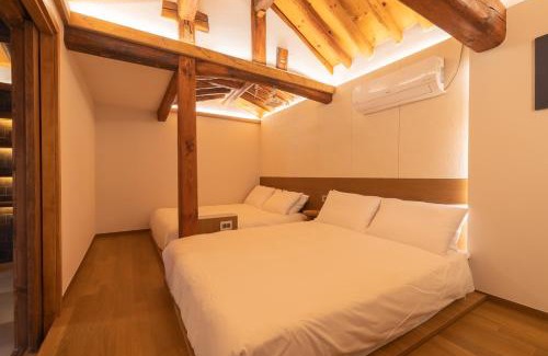 Sajik-dong Villa | Luxury Hanok MOOD-AM