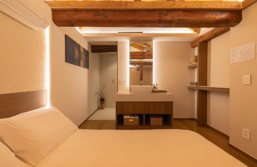 Sajik-dong Villa | Luxury Hanok MOOD-AM