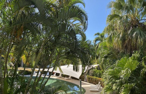 Palm Cove Apartamento | Luxury Haven, Pool, Internet, HDTV, Gym