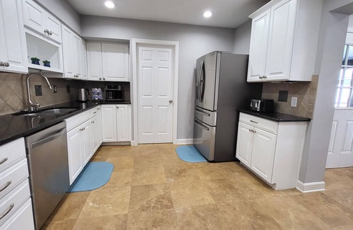 Disston Heights Casa | Luxury heated pool and hot tub vacation house