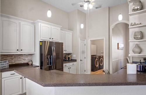 Lakeland Casa | Luxury Heated Pool Home, 85 inch TV, King bed