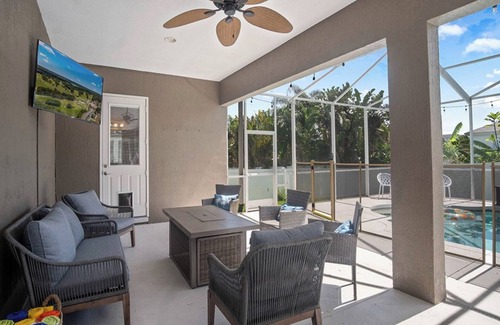 Lakeland Casa | Luxury Heated Pool Home, 85 inch TV, King bed