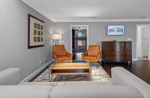Tampa Casa | Luxury Heated Pool Spa Villa with Game Room & More!