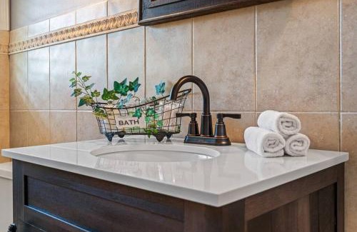 Tampa Casa | Luxury Heated Pool Spa Villa with Game Room & More!