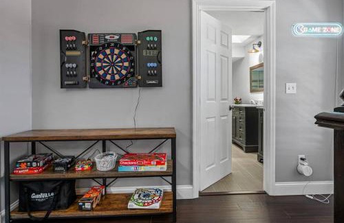 Tampa Casa | Luxury Heated Pool Spa Villa with Game Room & More!