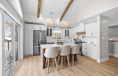Stratford Cabaña | Luxury Hideaway PEI - Stunning retreat with water view & hot tub.
