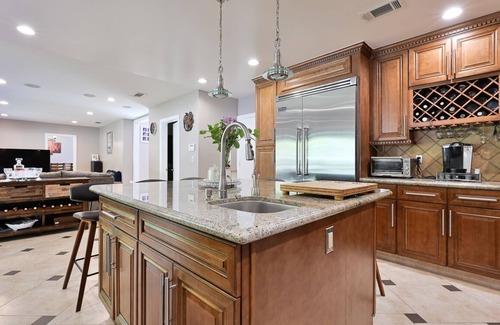 Granada Hills North Casa | Luxury HIGH ceiling. Large patio, beautiful VIEW. Best in Granada Hills, LA.