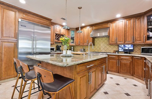 Granada Hills North Casa | Luxury HIGH ceiling. Large patio, beautiful VIEW. Best in Granada Hills, LA.