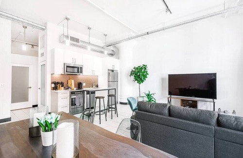 Historic Core Condominio | Luxury HighRise Condo | DTLA | Crypto Arena | LACC