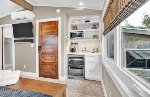 New Braunfels Casa | Luxury Hill Country Villa with Pool-Hot tub-Views