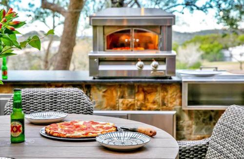 New Braunfels Casa | Luxury Hill Country Villa with Pool-Hot tub-Views