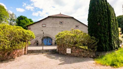 Taintrux Villa | Luxury historic farmhouse in the mountains