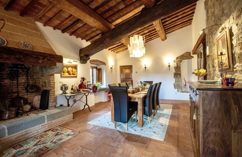 Lucarelli Villa | Villa de lujo entre Siena y Florencia con vista panorámica de los viñedos de Chianti