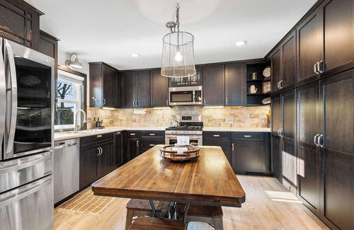 Greentown Casa | Historic charm, modern elegance, near the Pro Football Hall of Fame