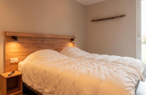 Sint Nicolaasga Casa | Luxury holiday home surrounded by water & forest