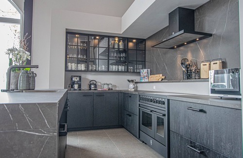 Lage Zwaluwe Casa | luxury holiday home with en-suite rooms