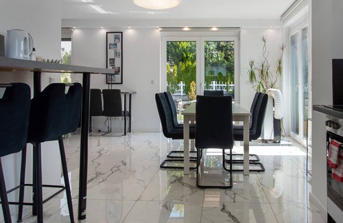 Oberasbach Casa | Casa de vacaciones de lujo con jardín, terraza, aire acondicionado y Wi-Fi