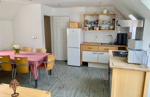 Louth Cabaña | Luxury Holiday Home With Pool - Sleeps 13