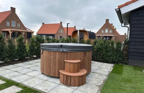 Ossenisse Casa | Luxury Holiday Home With hot Tub, in Zeeland