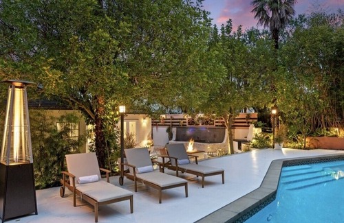Studio City Villa | Luxury Hollywood Villa With Jacuzzi & Barbeque