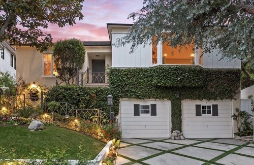 Studio City Villa | Luxury Hollywood Villa With Jacuzzi & Barbeque
