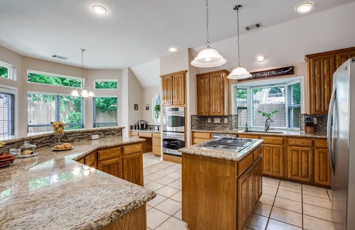 North Arlington Casa | CASA DE LUJO! 2. 5 mi Cowboy Stadium; Seis banderas; 15 minutos para DFW