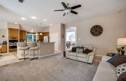North Arlington Casa | CASA DE LUJO! 2. 5 mi Cowboy Stadium; Seis banderas; 15 minutos para DFW