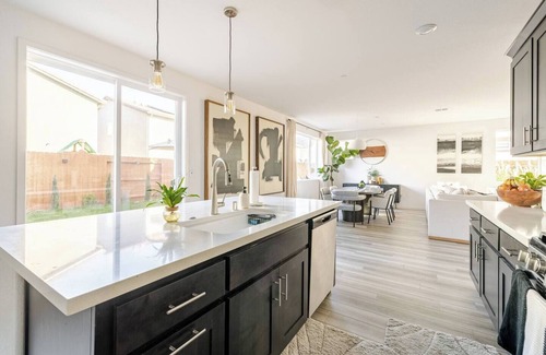 Sacramento Casa | Luxury Home 4 bed 3 Bath Retreat Family-Friendly