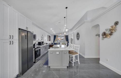 Davenport Casa | LUXURY HOME!! 4BEDS/3B. PRIVATE POOL!