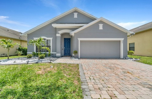 Davenport Casa | LUXURY HOME!! 4BEDS/3B. PRIVATE POOL!