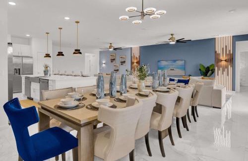 Kissimmee Casa | Luxury Home - ALL the extras - Sleeps 39