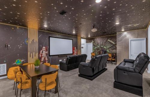 Kissimmee Casa | Luxury Home - ALL the extras - Sleeps 39