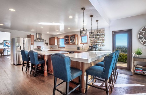 Goleta Casa | Luxury Home Atop the Hills