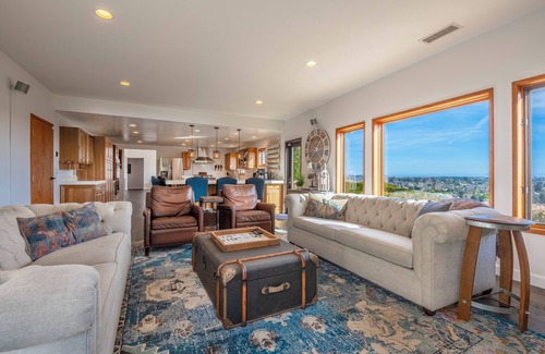 Goleta Casa | Luxury Home Atop the Hills