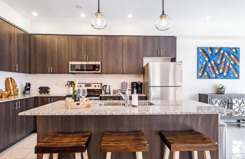 The Blue Mountains Casa | Luxury home Blue Mountain with a view/Pool Table/Outdoor heated POOL