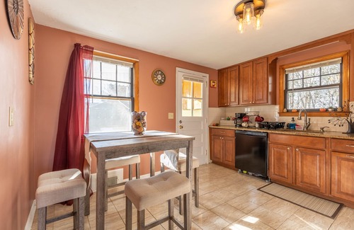 New Britain Casa | Luxury Home Central to Farmington, Plainville & Downtown New Britain