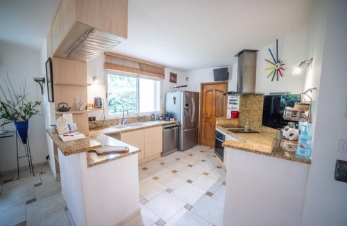 Montferrier-sur-Lez Apartamento | Luxury Home -Villa-Pool-Jacuzzi-Family- pool table