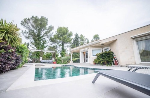 Montferrier-sur-Lez Apartamento | Luxury Home -Villa-Pool-Jacuzzi-Family- pool table