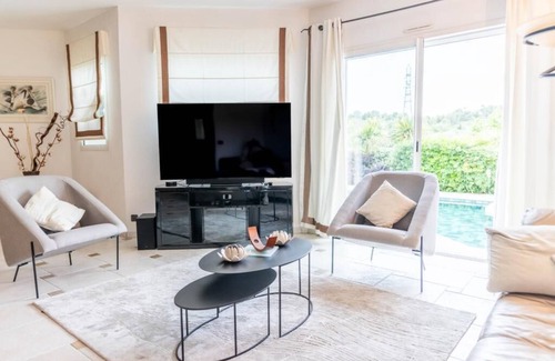 Montferrier-sur-Lez Apartamento | Luxury Home -Villa-Pool-Jacuzzi-Family- pool table