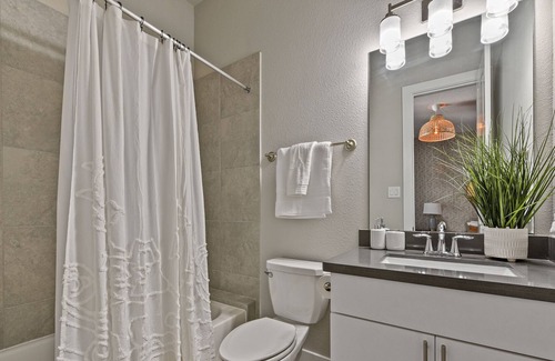 Shady Acres Casa | ✨ Luxury Home | Heights Houston | Backyard | Sleeps 13