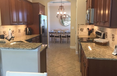 The Plantation Somerset Condominio | Casa de lujo en una comunidad cerrada a 3 millas del aeropuerto de Ft Myers (RSW).